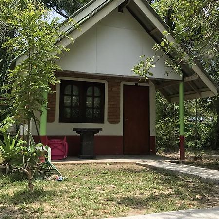 Cashew Nut Bungalows Hotell Ao Nang Exteriör bild