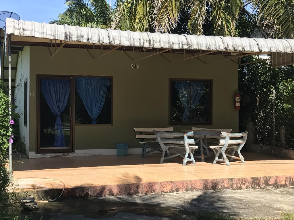 Cashew Nut Bungalows Hotell Ao Nang Exteriör bild