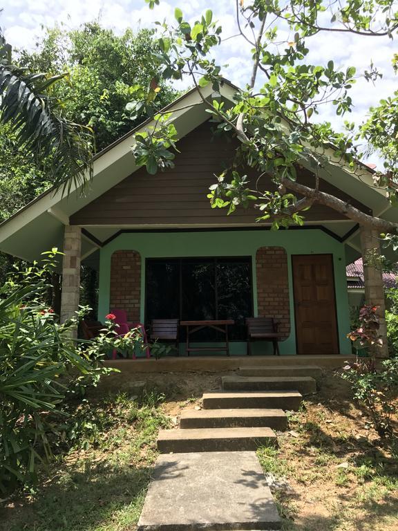 Cashew Nut Bungalows Hotell Ao Nang Exteriör bild